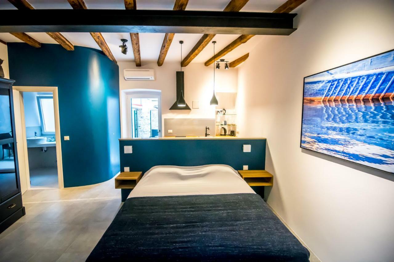 Studio Bluestone Rovinj Exteriör bild